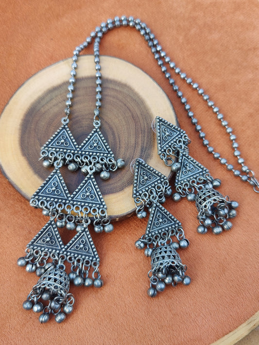 Triangle shape jewellery set