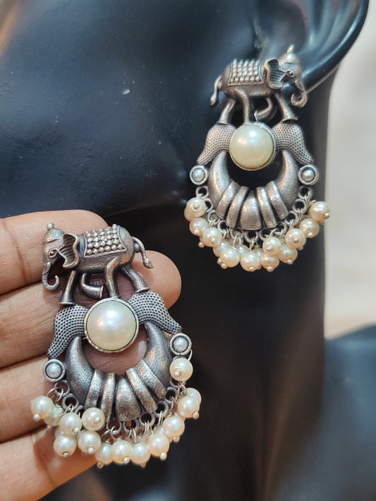 Abstract Elelphant Pearl Earings